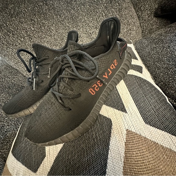 Men’s size 10 Adidas Yeezy Sneakers SPLY-350 Boost V2 Black and Red - Picture 6 of 13